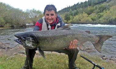 Chubut habilitó la temporada de pesca del salmón del pacífico