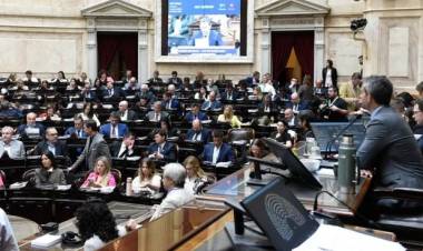 Veto a la ley de financiamiento universitario: el oficialismo celebró y la oposición los acusó de "darle la espalda al pueblo"