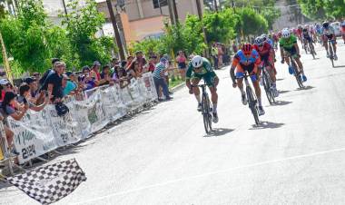Tercera etapa Vuelta al Valle con un final con polémica y revisión