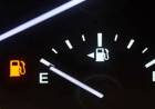 Cuánto combustible gasta un auto cuando está detenido con el motor encendido