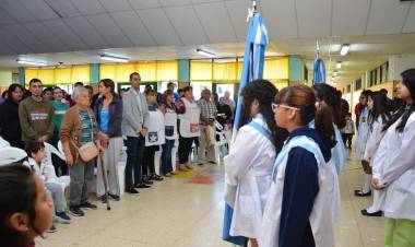 El presidente del Concejo Deliberante Jesús San Martín estuvo en el inicio del ciclo lectivo 2024 de la escuela 172 "Pedro
