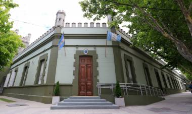 El Gobierno provincial otorgó aumento por decreto