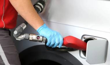 Desde el lunes aumenta la nafta y se esperan largas colas en las estaciones de servicios