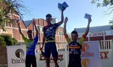 Nahuel Méndez (Jam Rod B) ganó la tercera etapa de la Vuelta ciclística de Alvear