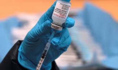 La Comisión Europea detiene la comercialización de la vacuna de AstraZeneca contra el covid