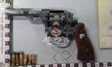 CUTRAL CÓ: Joven asistió al colegio, con un arma de fuego