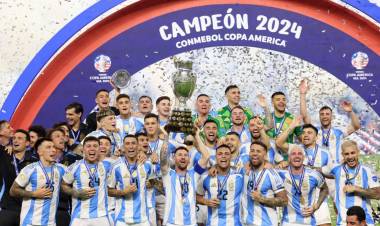 Echaron al funcionario que pidió que Messi se disculpara con Francia