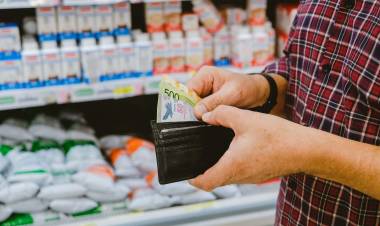 Más de la mitad de los argentinos ya usa ahorros para pagar gastos mensuales
