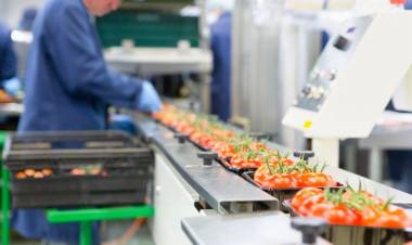 Primer encuentro de producción región Comarca Petrolera en Plaza Huincul