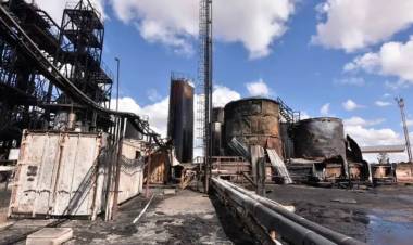 Familiares de los 3 fallecidos en la explosión de la destilería NAO exigen controles exhaustivos para evitar nuevas tragedias.