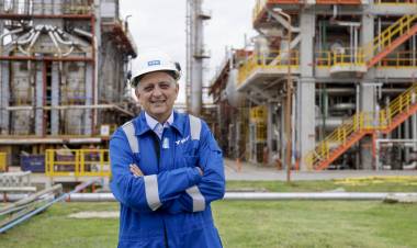 El CEO de YPF confirmó que la compañía seguirá con la construcción de la planta de GNL en Río Negro