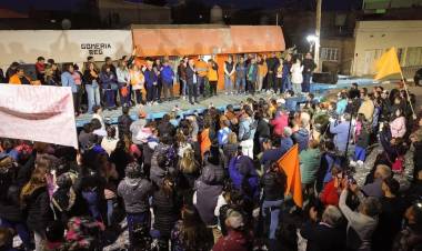 Vecina objetó el uso de pirotecnia en acto de festejo de las elecciones Vecinales de Cutral Co