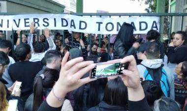 Ola de universidades tomadas: el Gobierno advirtió que "es un delito" y pidió que la Justicia intervenga para desalojar