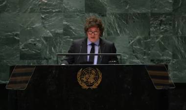 Javier Milei advierte a la UBA: "Los chorros no van a tener paz, el que las hace las paga"