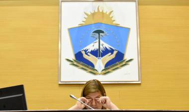 Gloria Ruiz fue suspendida y será investigada por inhabilidad moral