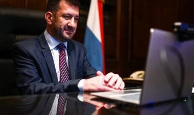 El senador Edgardo Kueider fue demorado con u$s200.000 en la frontera con Paraguay