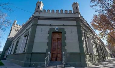 El Gobierno le respondió a Gloria Ruiz que la contratación directa del seguro es por el ahorro que significa para la provincia