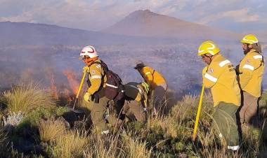 Brigadistas sumarán apoyo aéreo para combatir focos activos
