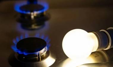 El Gobierno autorizó aumentos en tarifas de luz y gas a partir de enero