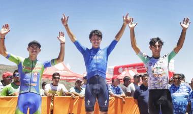 Decar se coronó en la etapa reina y Tivani retuvo la malla líder