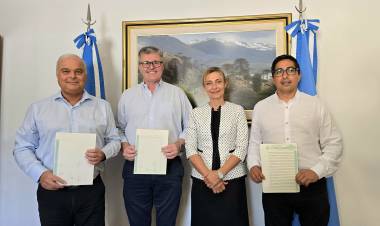 Plaza Huincul transfirió 80 lotes a favor del IPVU 