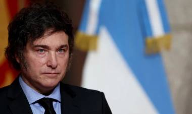 Nueva ley migratoria: el Gobierno quiere que los extranjeros no residentes paguen por la salud y la educación