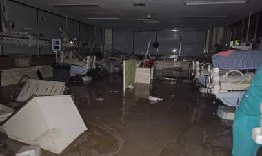 Temporal en Bahía Blanca: dramática evacuación de los bebés internados en el Hospital Penna tras la inundación