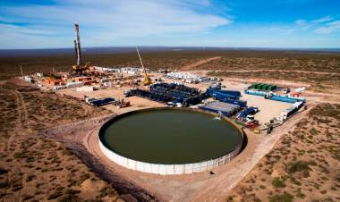 Neuquén impulsa el desarrollo hidrocarburífero con cuatro nuevas concesiones a YPF