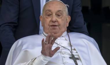 Monseñor Lucio Adrián Ruiz: “Ahora el Papa tiene que cuidarse, pero él sigue guiando a la Iglesia aunque no lo veamos”