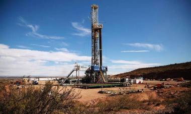 La producción de Vaca Muerta se mantiene con alto nivel de actividad en marzo