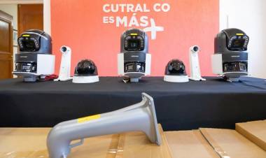 La provincia entregó 40 cámaras de seguridad para Cutral Co