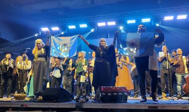 Plaza Huincul celebró el Día de la Identidad Neuquina con un concierto en homenaje a Marcelo Berbel 