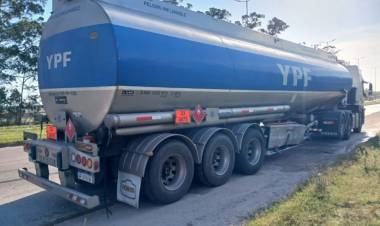 YPF anunció que baja los precios de sus combustibles desde el 1° de mayo: será una reducción promedio del 4%