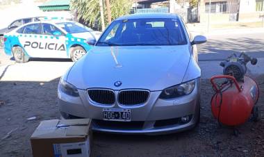 Recuperan un vehículo y elementos robados 