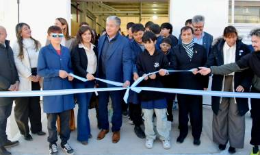 El intendente Claudio Larraza participó de la inauguración del SAF de la EPET 10
