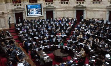 La oposición aprobó en Diputados un aumento del 7,2? las jubilaciones y una suba del bono a $110 mil