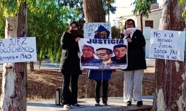 Explosión en la refinería NAO: postergaron la audiencia clave y los familiares denuncian maniobras dilatorias