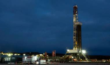 Cambio histórico para YPF: vende áreas petroleras en Mendoza y Chubut e inicia una nueva era