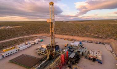 El Gobierno espera que los dólares de un préstamo para Vaca Muerta ayuden a contener la tensión cambiaria