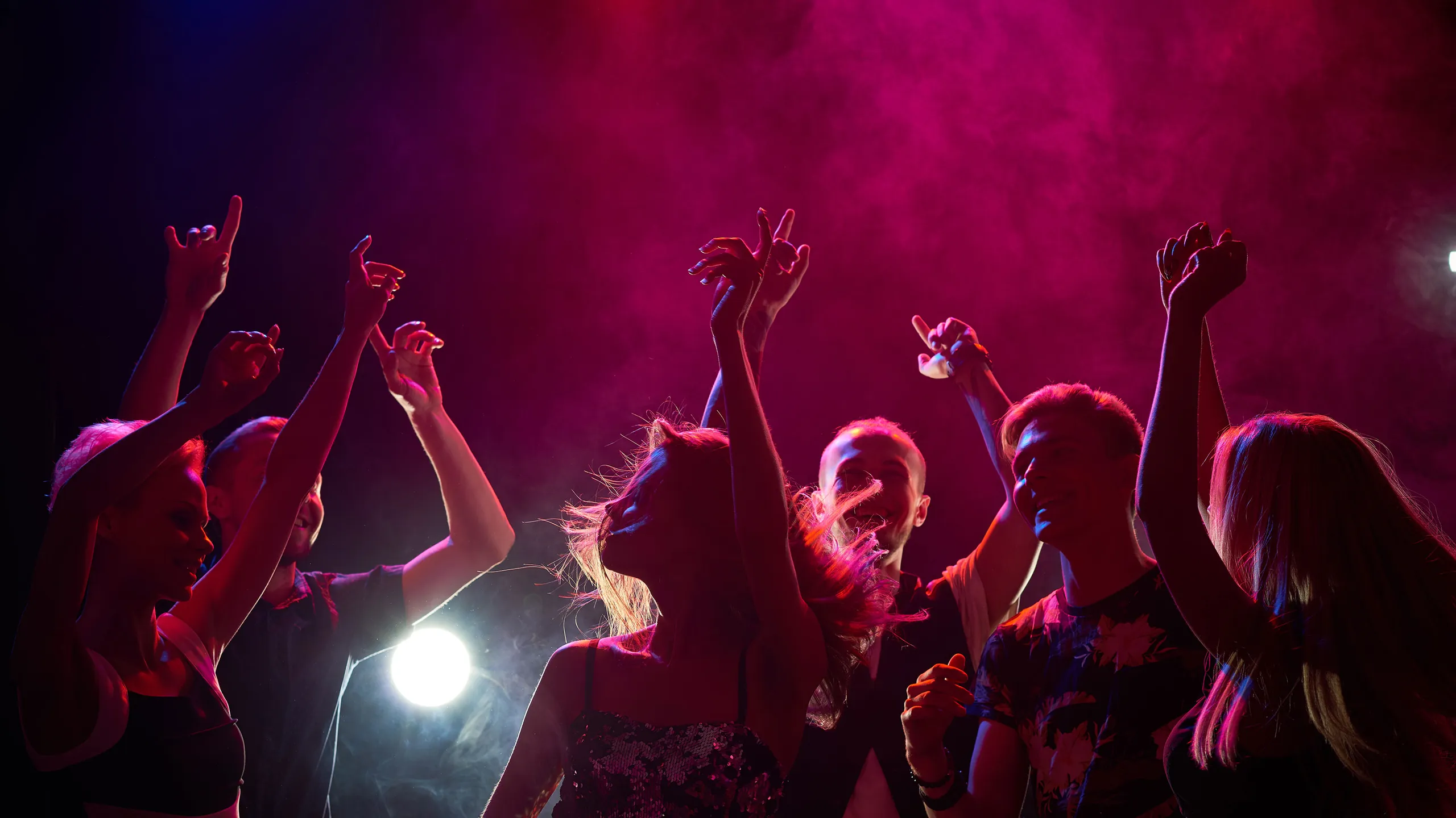 Fiestas clandestinas, eventos sin autorización o en contravención con la normativa vigente.