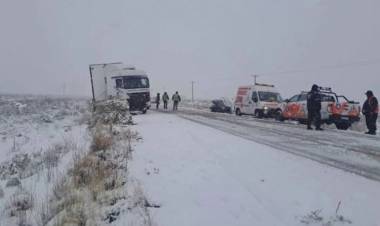 Cuatro muertos en un trágico accidente en Río Negro, en medio de las rutas nevadas