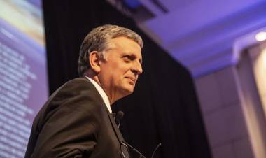 YPF sale de shopping: está a un paso de quedarse con dos áreas la francesa Total en Vaca Muerta