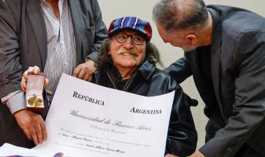 Charly García recibió el doctorado Honoris Causa de la UBA: «Desde ahora pasaré a llamarme Doctor”