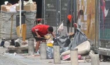 La pobreza cayó al 31,6% en el primer semestre, ante desaceleración en canasta básica y mejora de ingresos informales