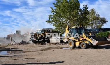 Plaza Huincul: Demolieron un kiosco narco en el Barrio Otaño