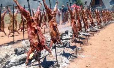 Chos Malal anunció los precios del chivito para la fiesta: cuánto cuesta la porción, la mitad y el entero