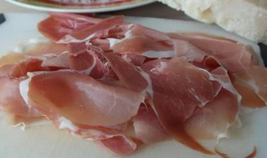 Por la detección de un virus contagioso, el Senasa prohibió las importaciones de alimentos porcinos de España