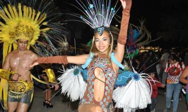 Zapala ya palpita el “Corso más grande de la Patagonia”: murgas, comparsas y tres noches de fiesta