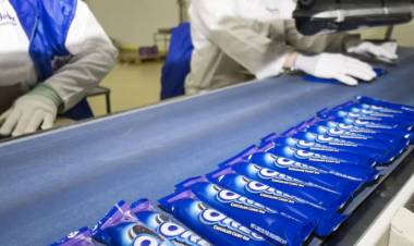 Fabricante de Terrabusi, Milka y Oreo cerró acuerdo laboral inédito: garantiza puestos de trabajo y súper bono