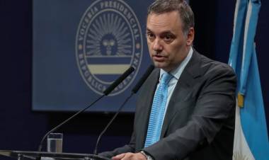 ¿Adorni pasó el Año Nuevo de 2025 en Aruba? La Justicia investiga otro posible viaje del jefe de Gabinete